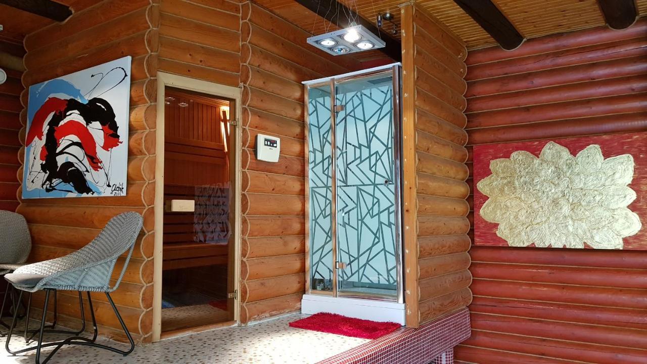 Luxury Villa With Pool And Sauna Chernivtsi Exterior foto